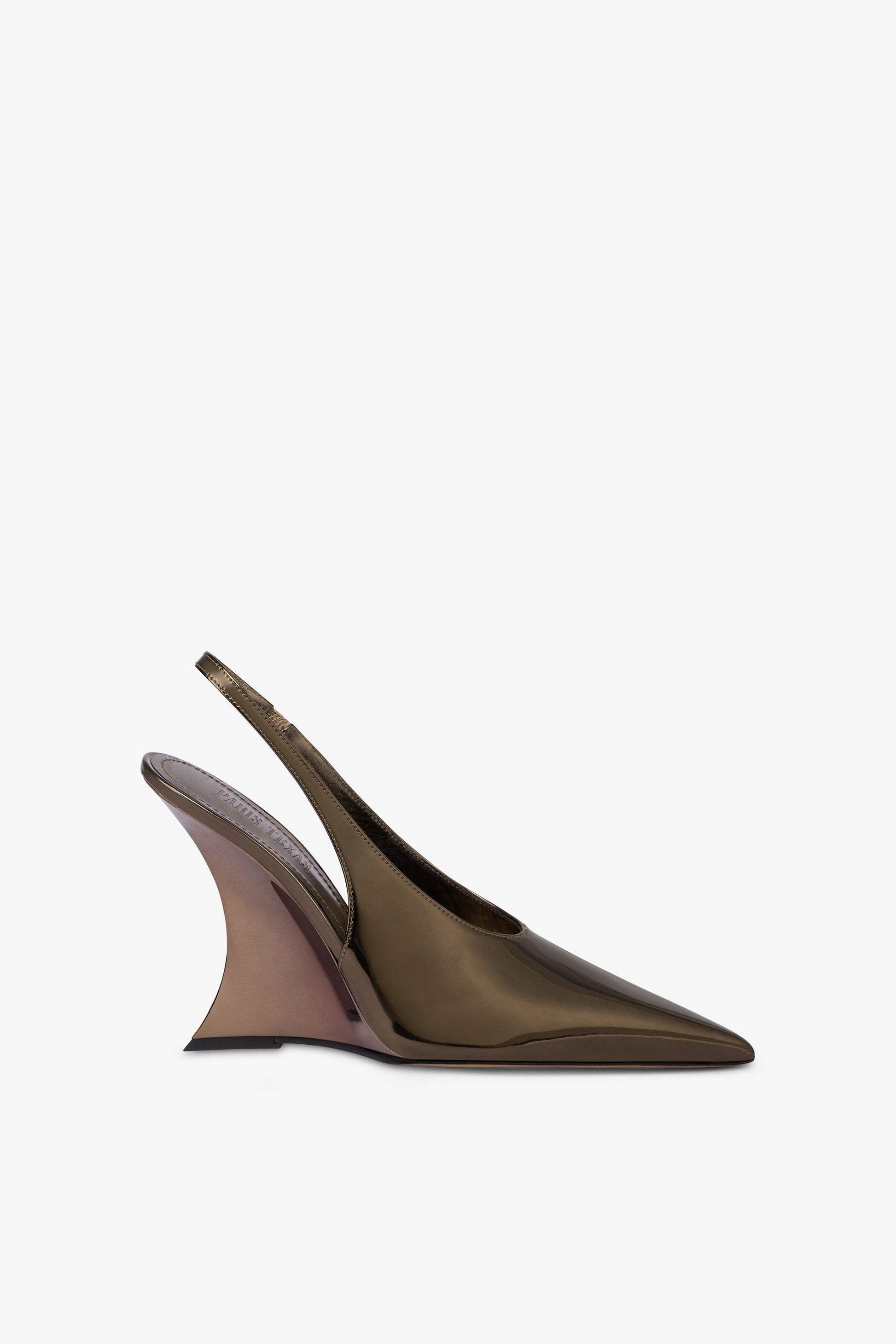 Slingbacks aus safarifarbenem Leder mit Spiegeleffekt