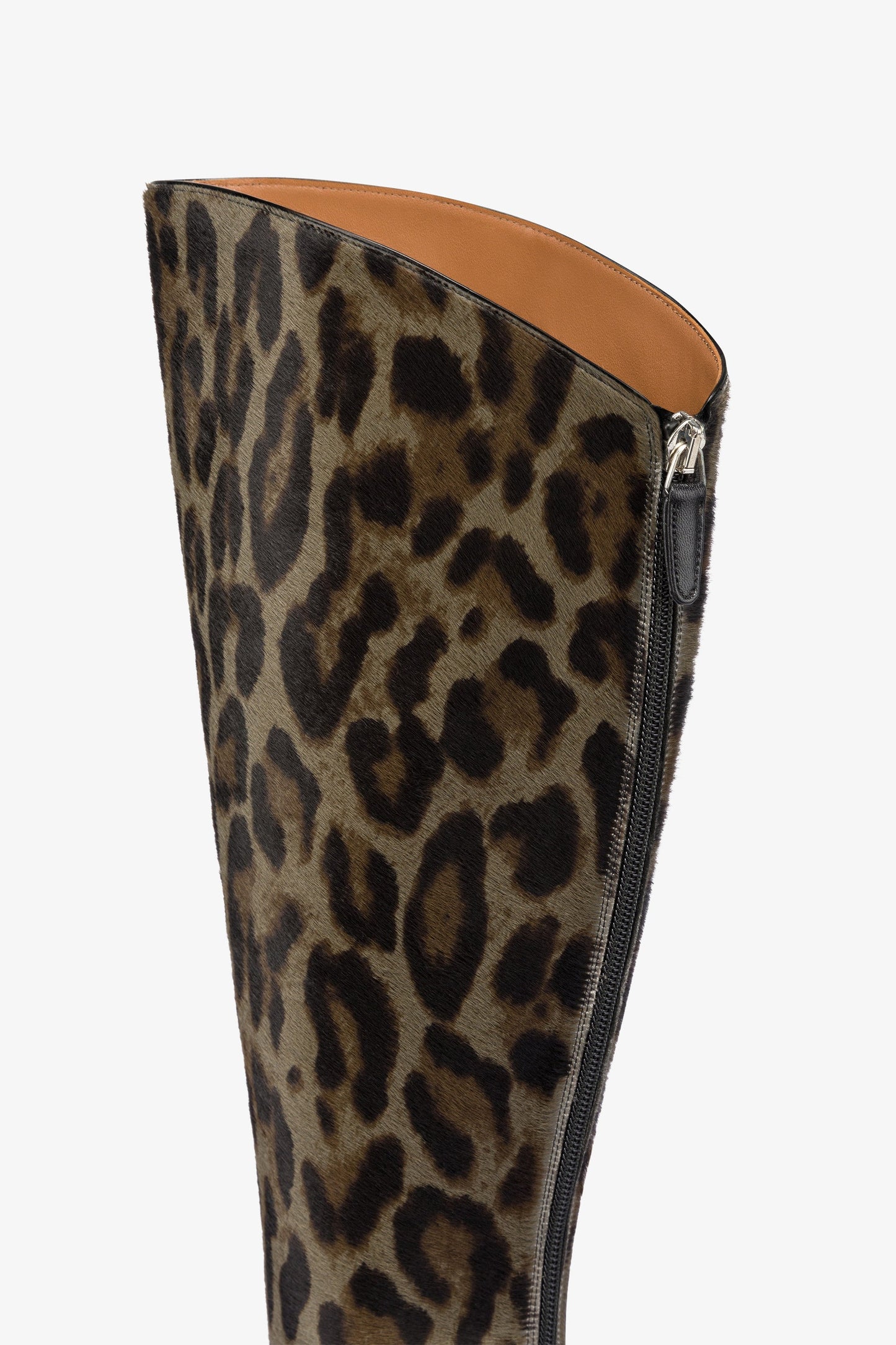 Stiefel aus graphitfarbenem Rindsleder mit Leoparden-Print