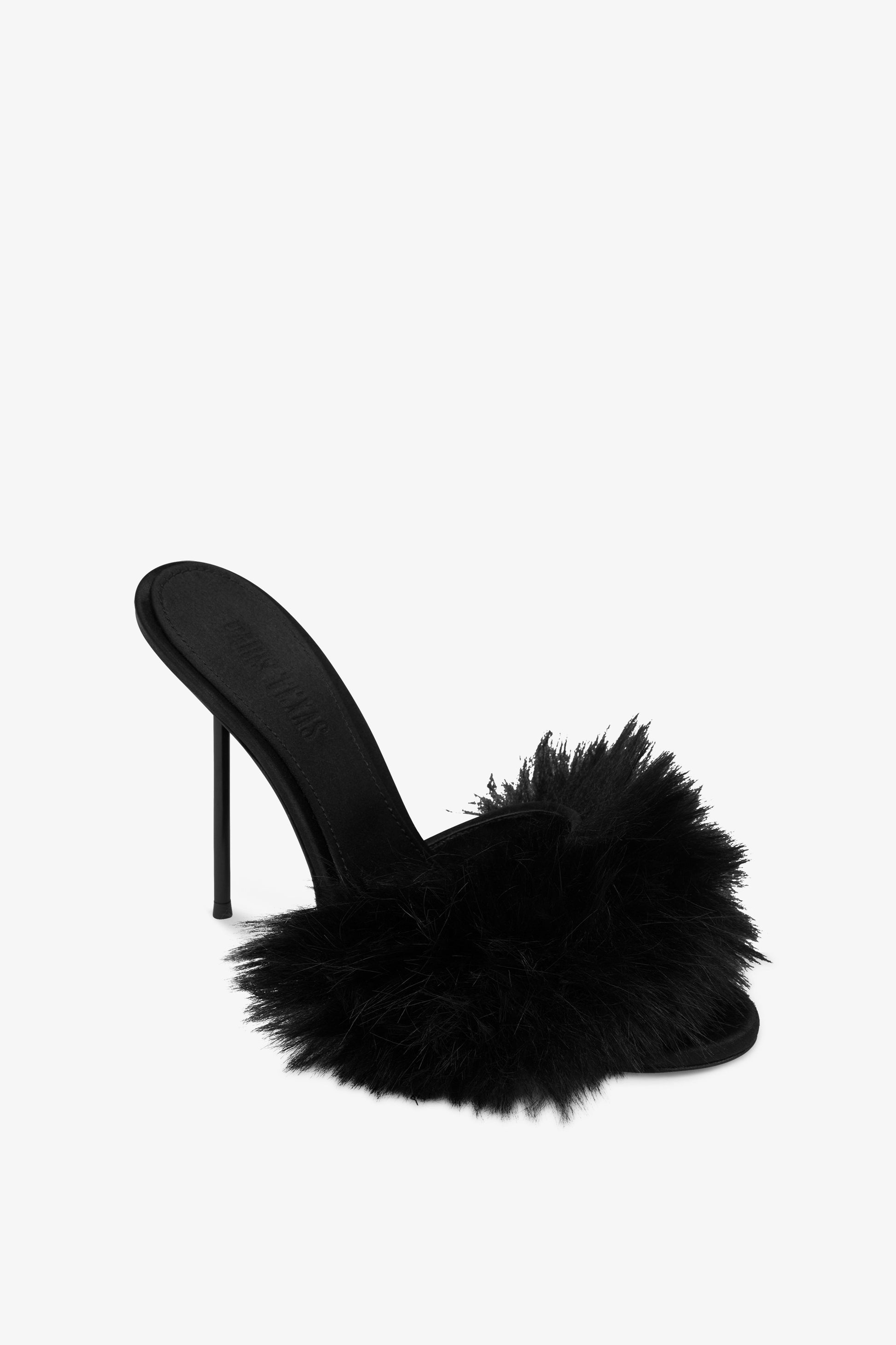 Mules en satin noir et fausse fourrure