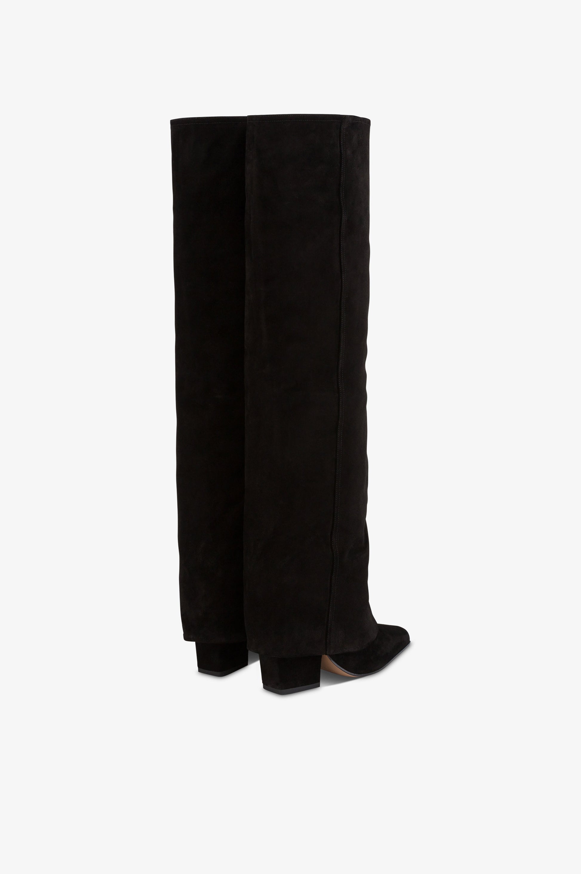 Botas <<fold-over>> de piel de ante de becerro de color negro.