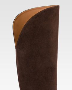 Stiefel aus schokoladenbraunem Wildleder