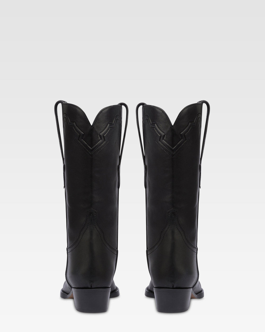 Boots in black leather