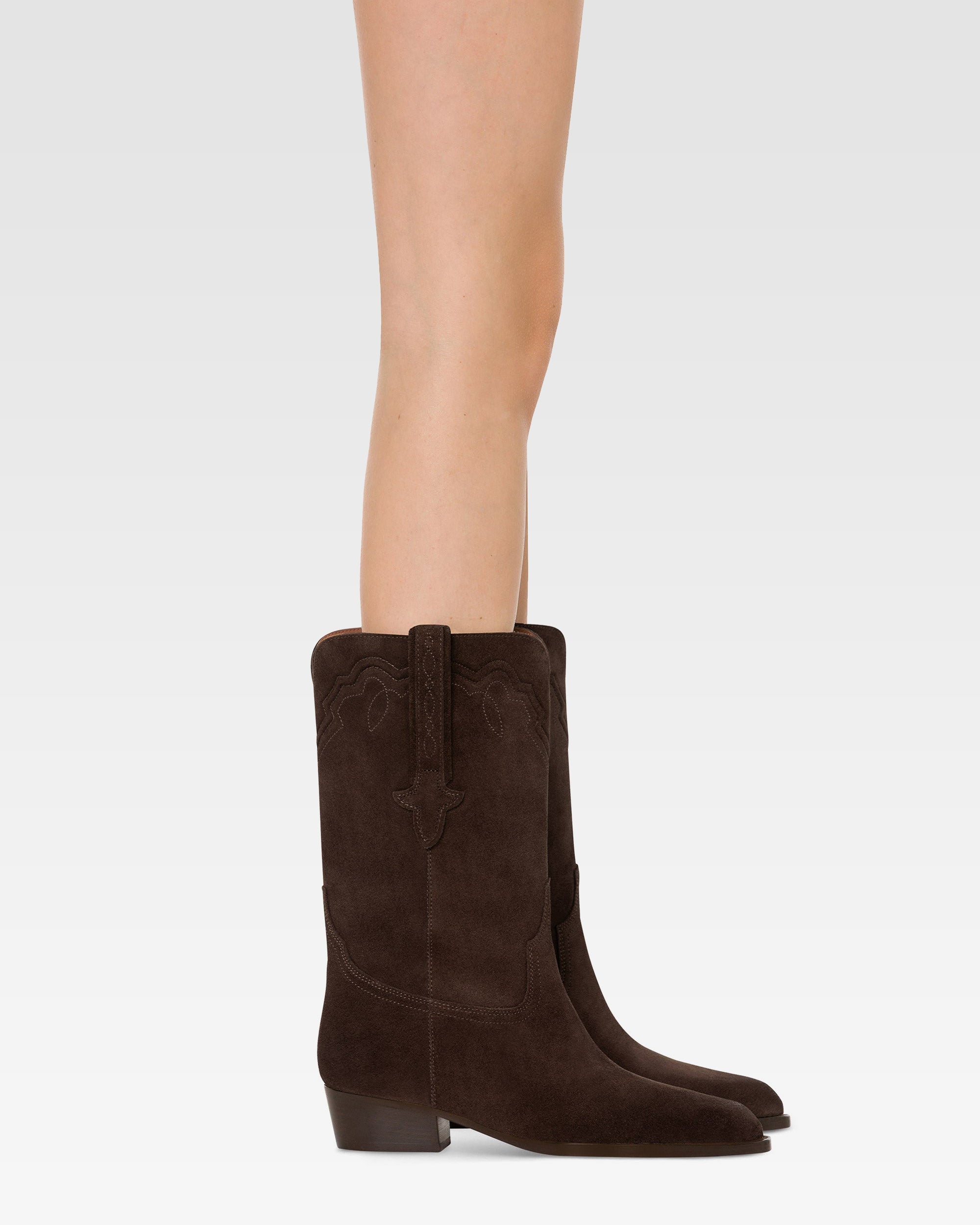 Stiefel aus ebenholzfarbenem Kalbsveloursleder