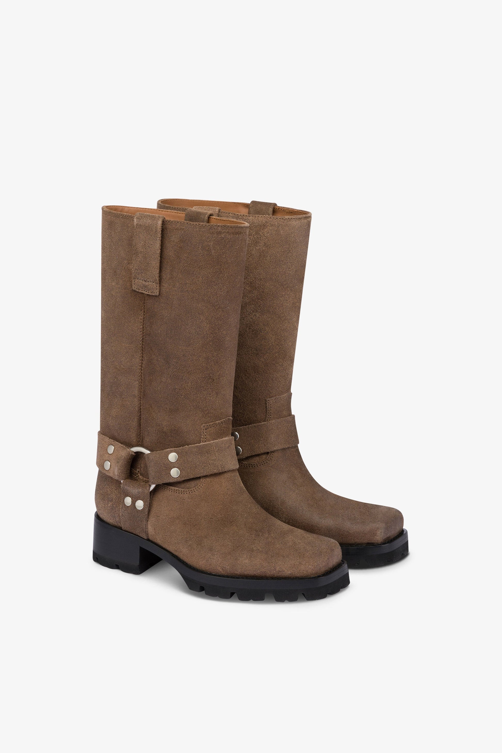 Boots in brown suede leather