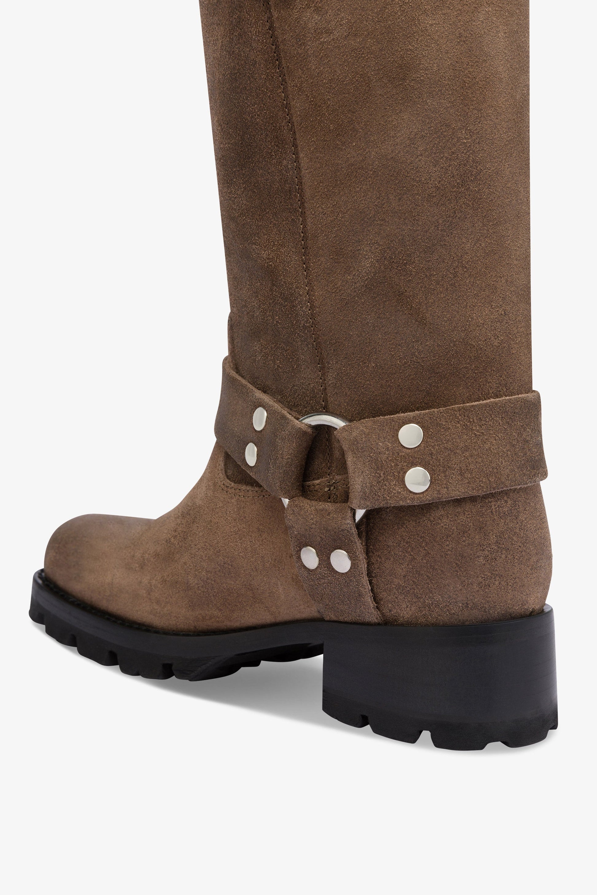 Boots in brown suede leather