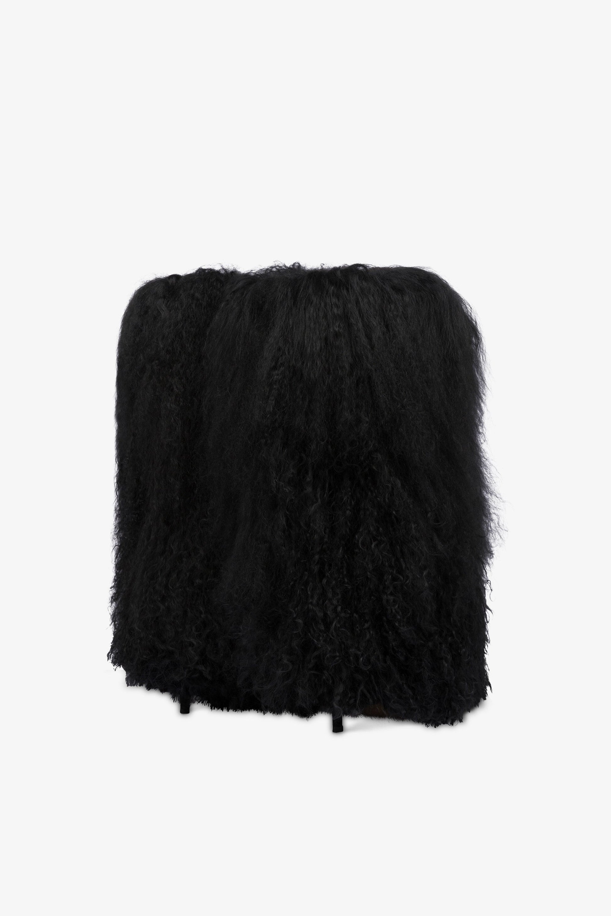 Boots in off-black faux fur