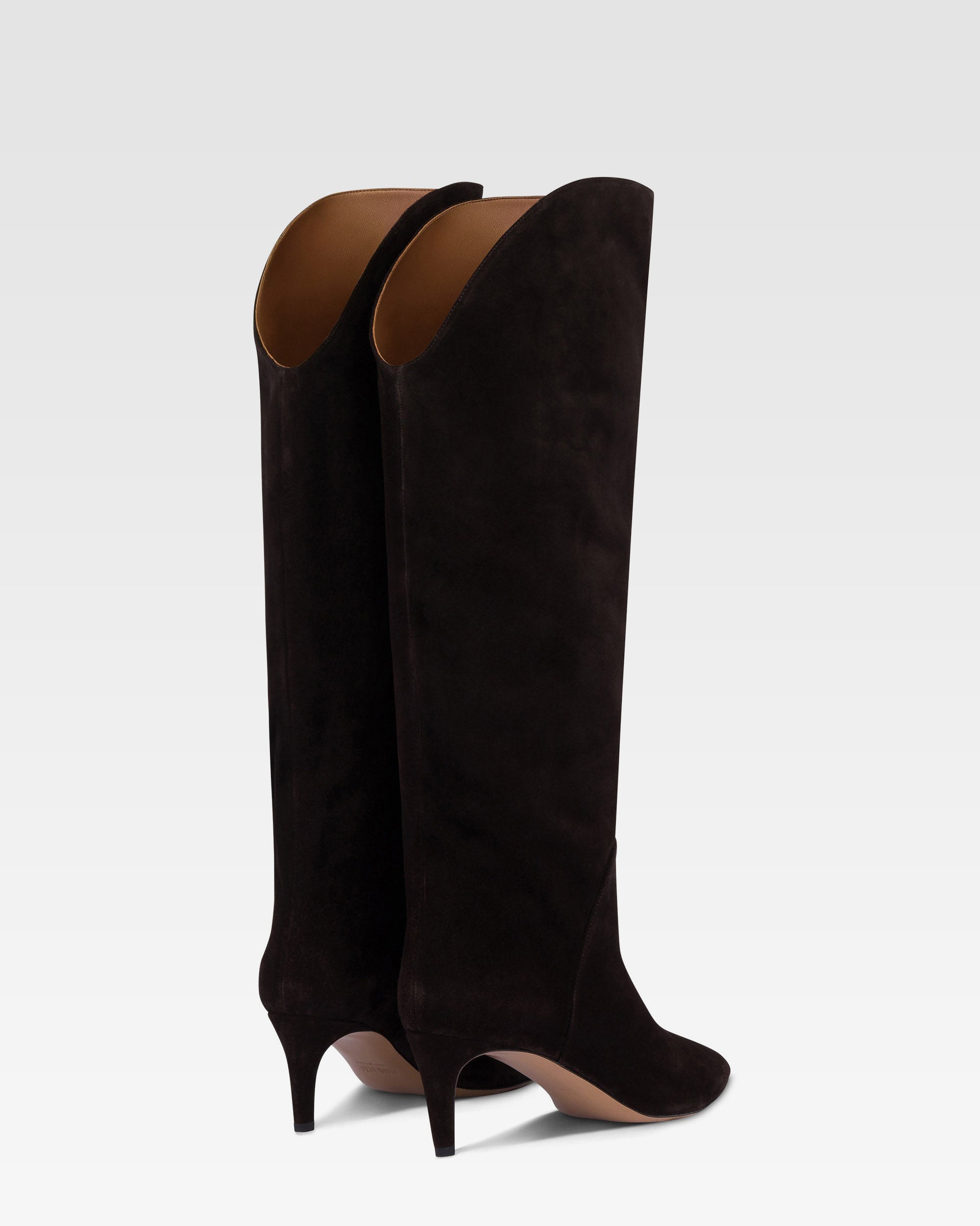 Stiefel aus tiefschwarzem Kalbsveloursleder.