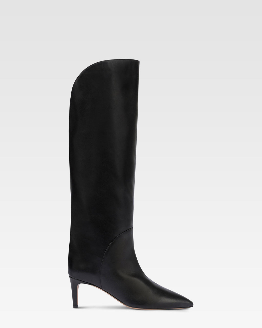 Boots in black leather