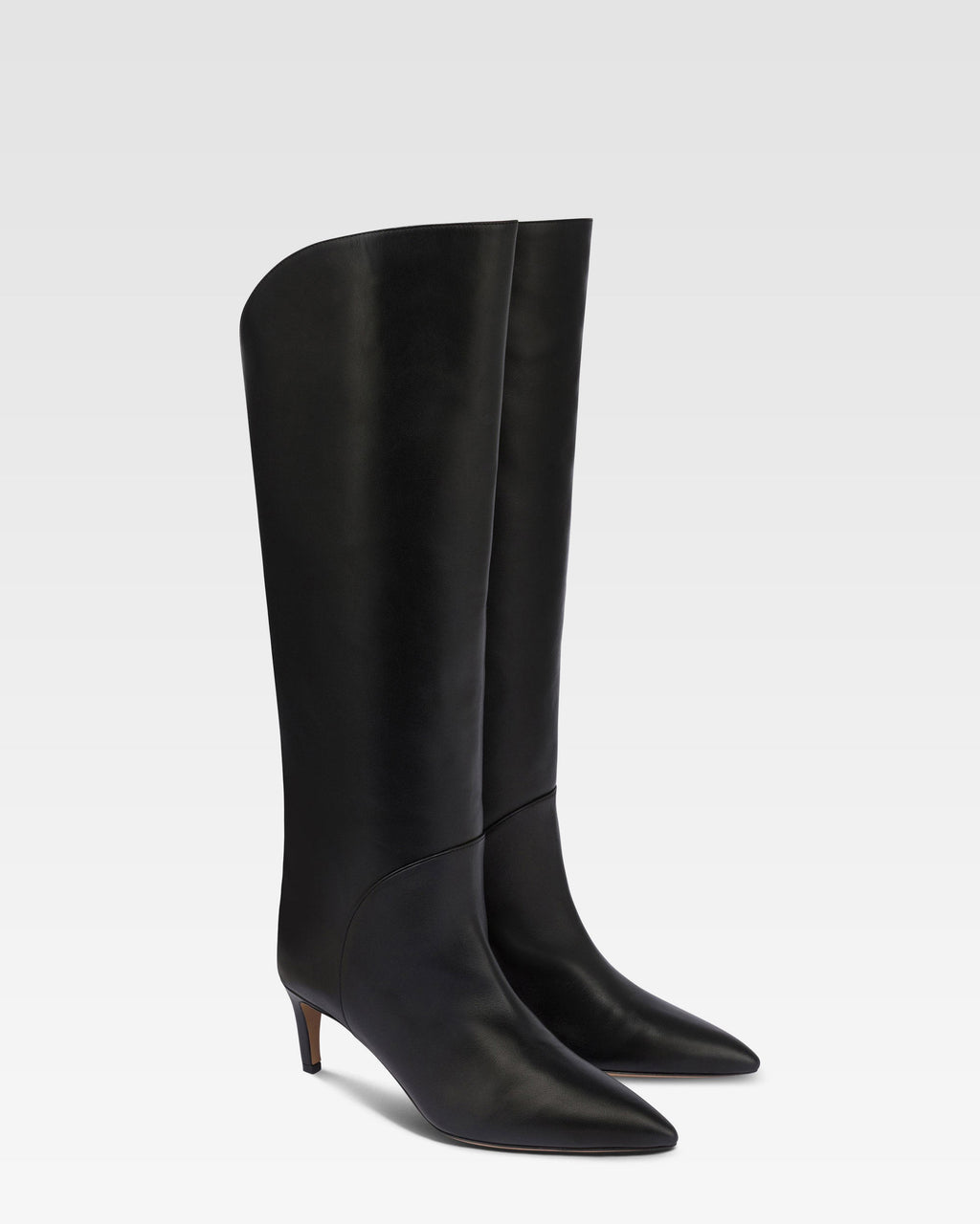 Boots in black leather