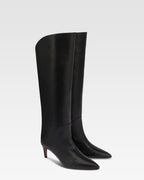 Boots in black leather