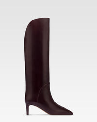 Botas de piel negra — <<Pinot noir>>