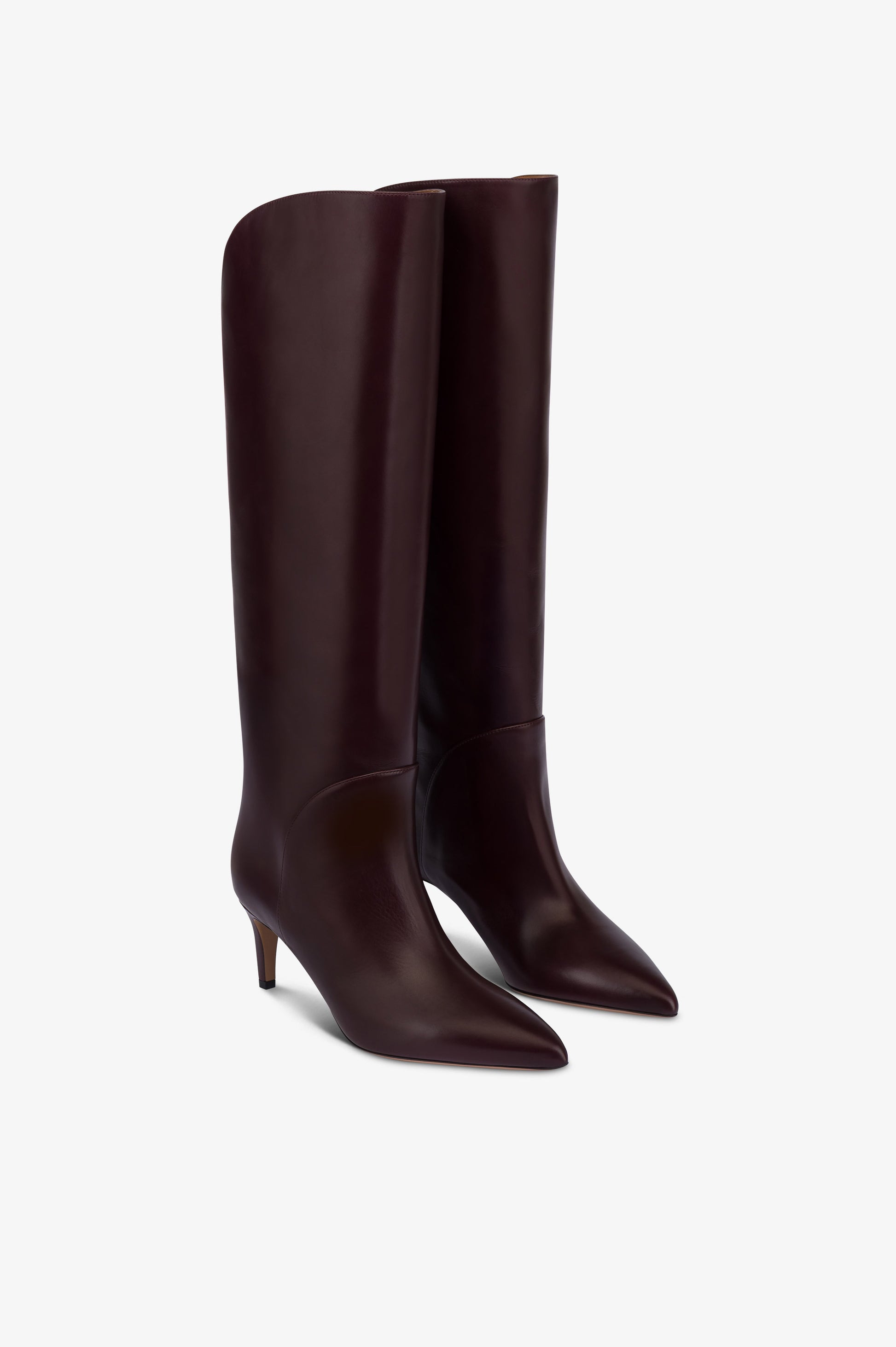 Stiefel aus Kalbsleder in der Farbe Pinot Noir.