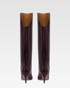 Stiefel aus Kalbsleder in der Farbe Pinot Noir.