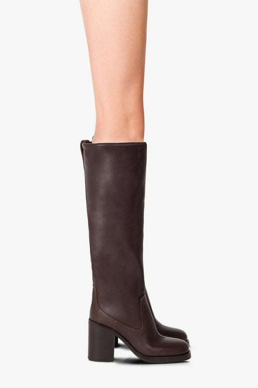 Boots in mocha leather