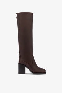 Boots in mocha leather