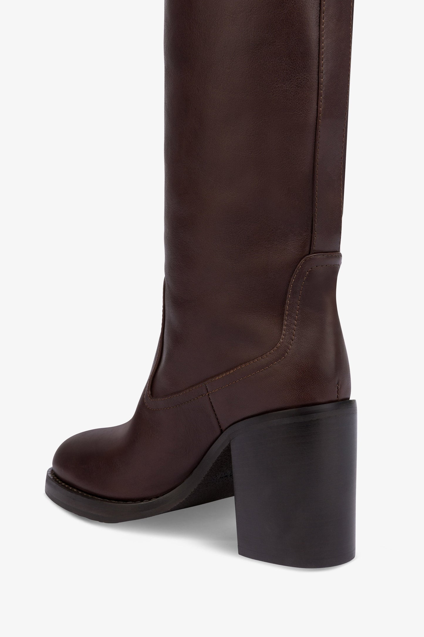 Boots in mocha leather