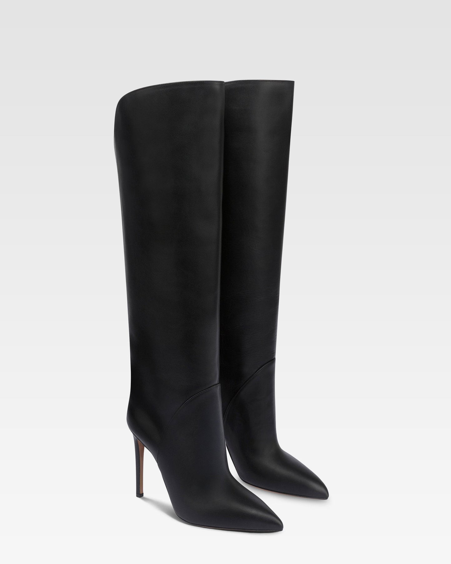 Boots in black leather