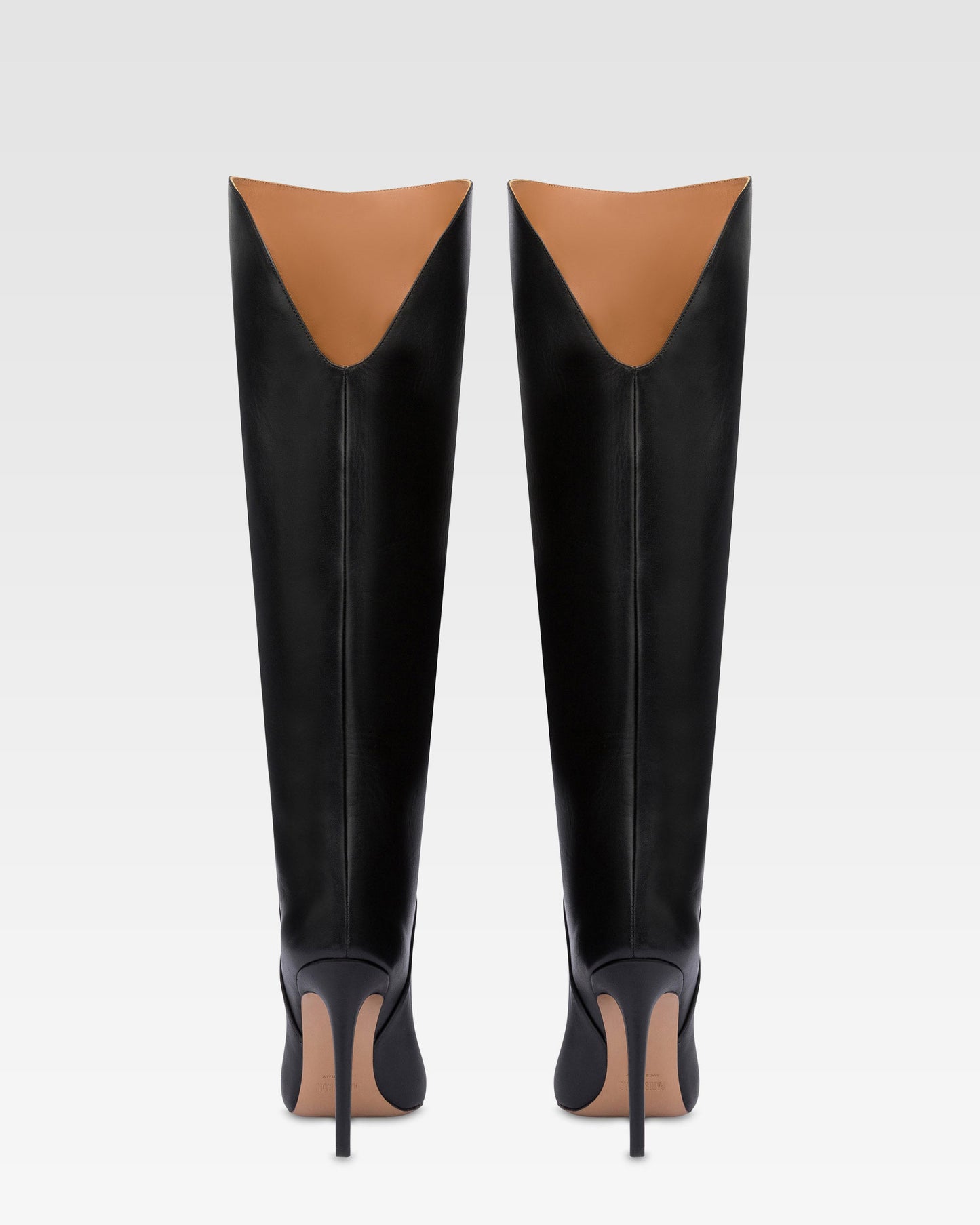 Boots in black leather