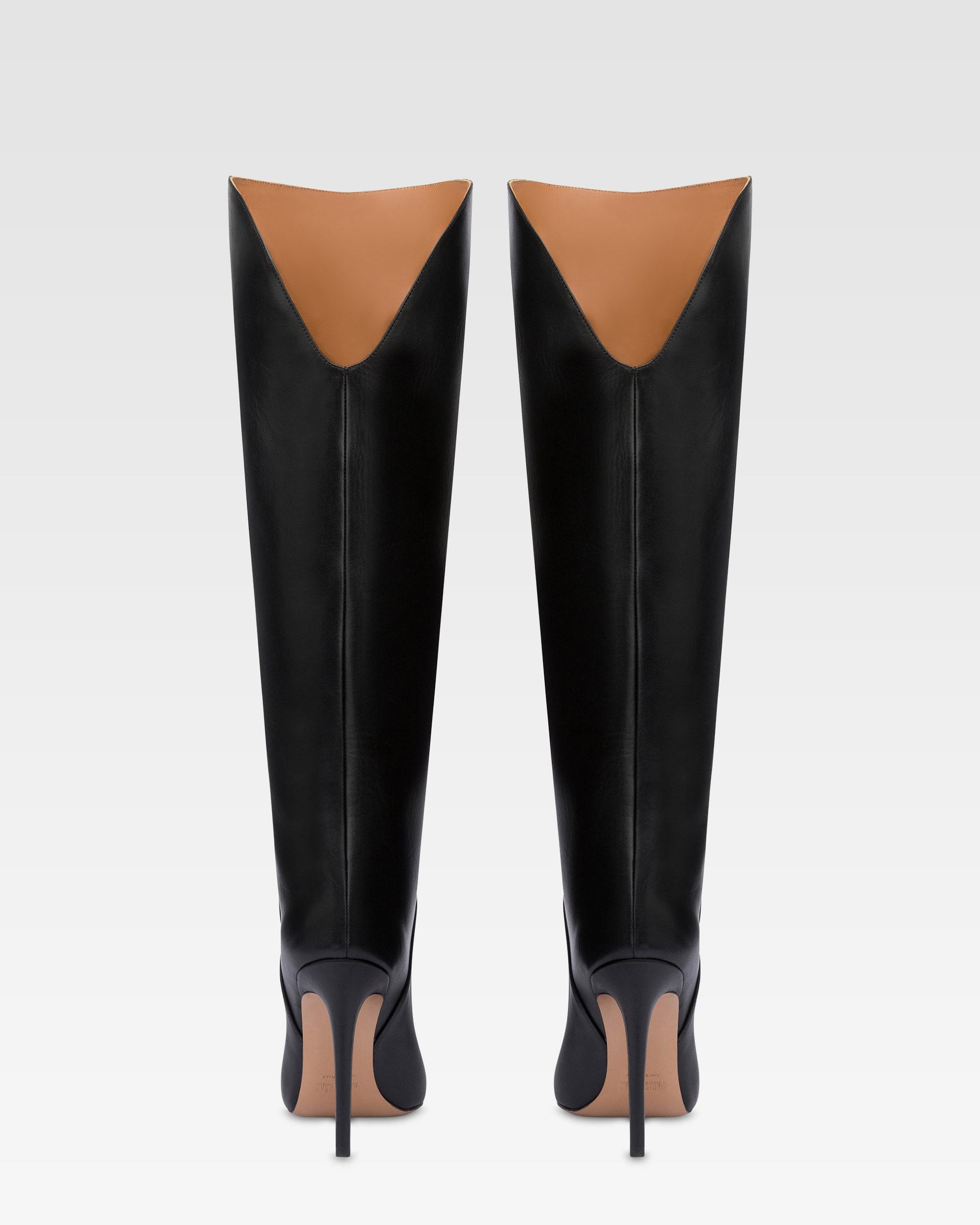 Boots in black leather