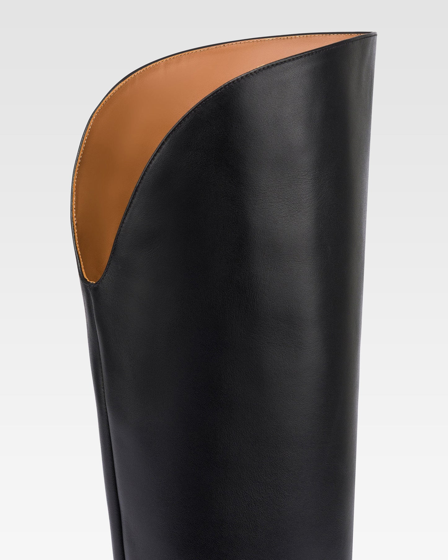 Boots in black leather