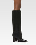 Boots in black calf leather