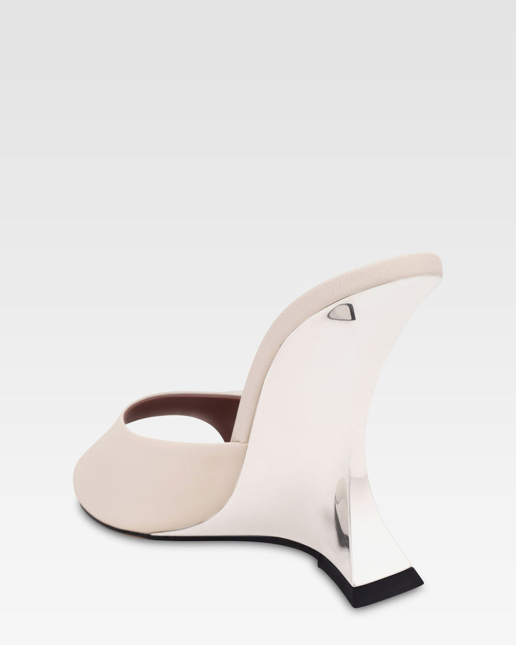 Mules en piel color hueso y plata