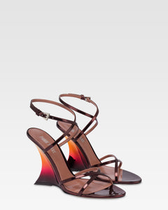 Sandalias en piel espejada color vino degrade