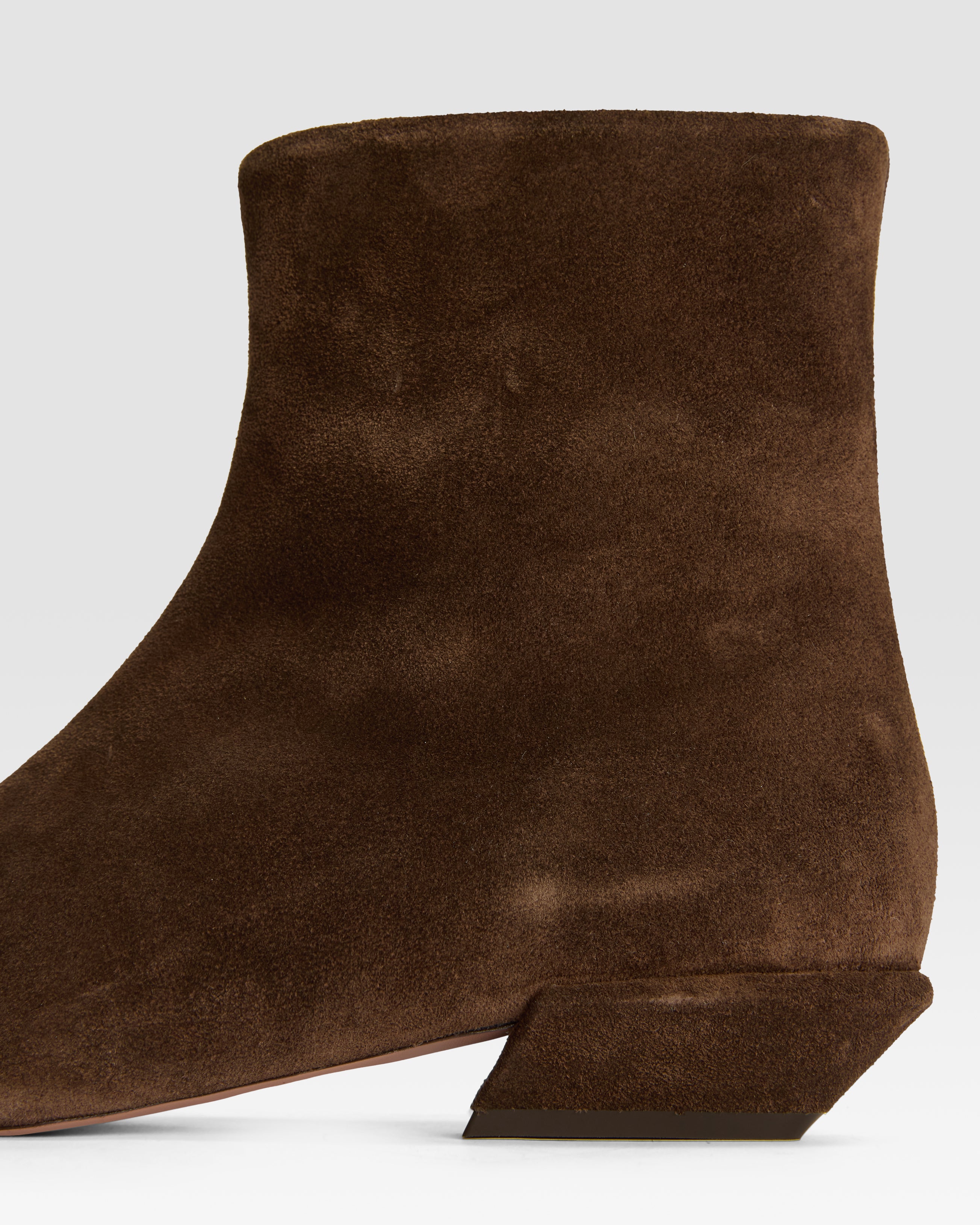 Stiefeletten aus tiefschwarzem Kalbsveloursleder