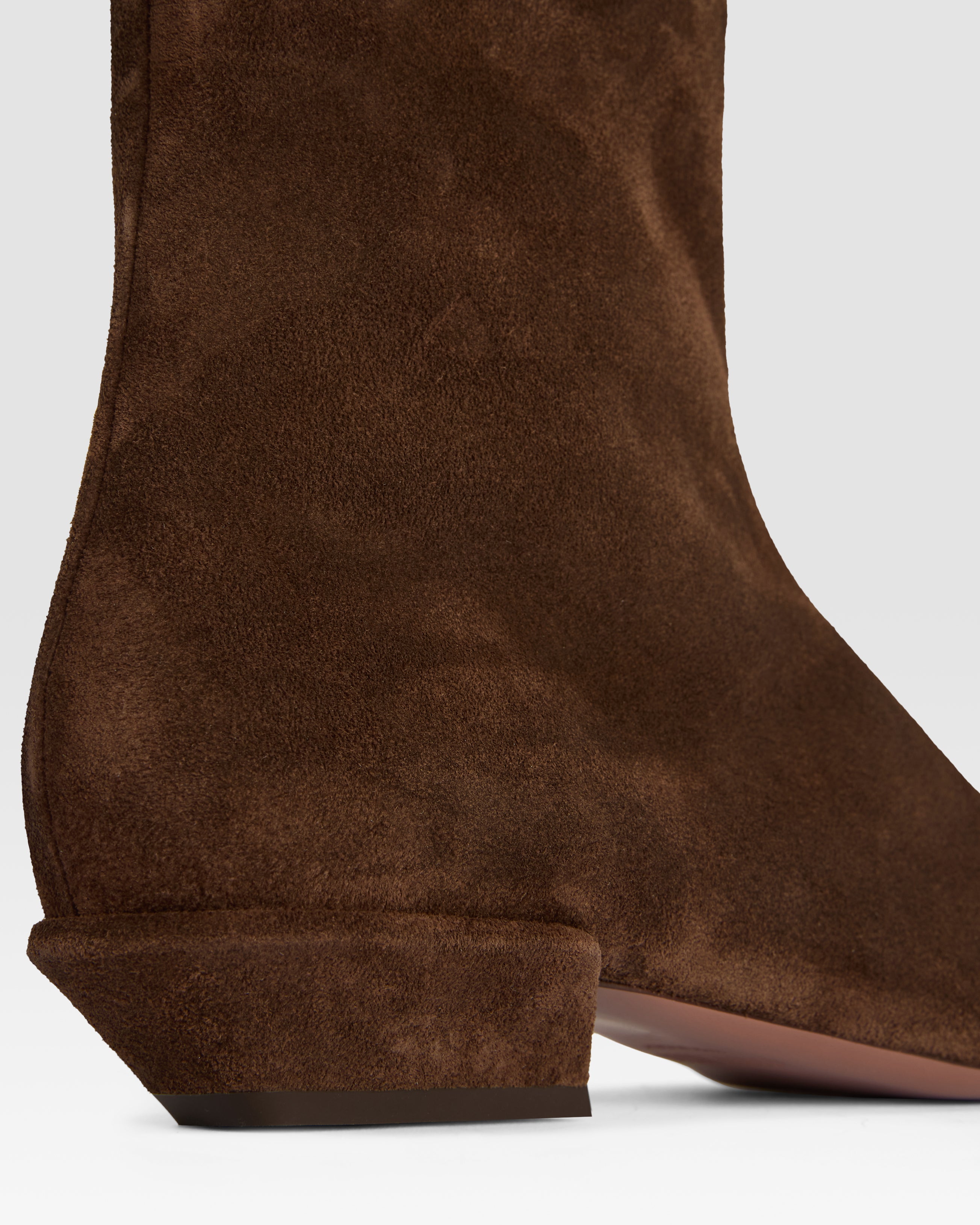 Stiefeletten aus tiefschwarzem Kalbsveloursleder