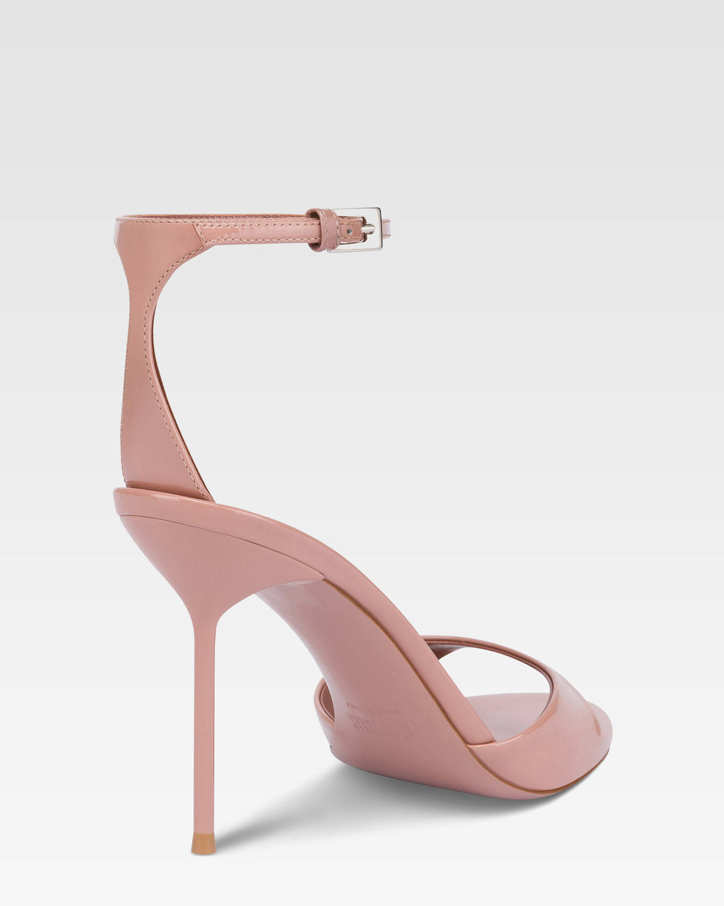 Sandalias de charol nude oscuro