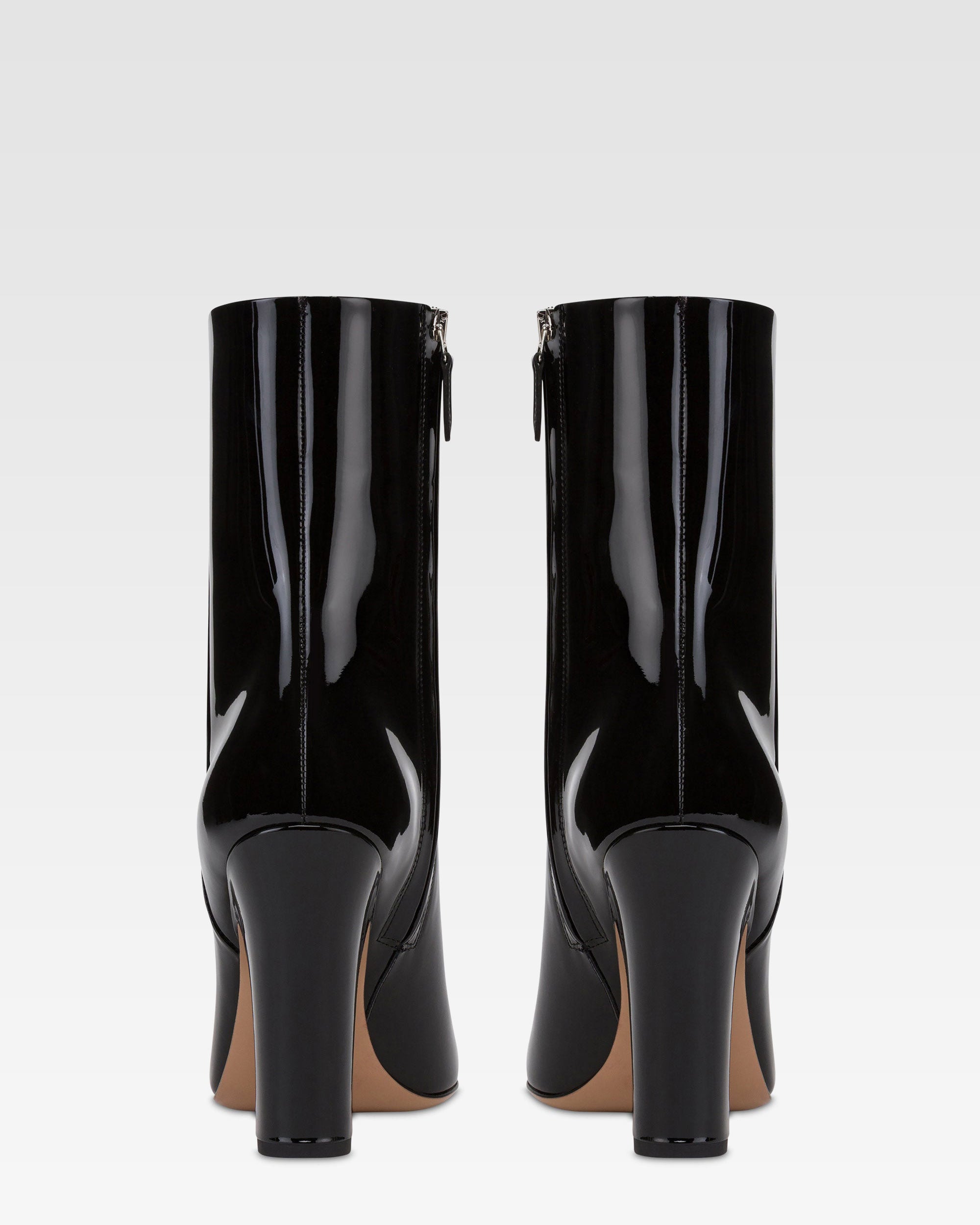 Ankle boots in black patent leather.
