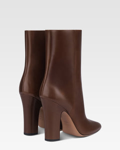 Botines de piel de becerro color ebano