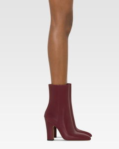 Bottines en cuir de veau rouge sombre