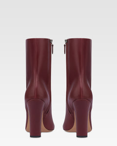 Bottines en cuir de veau rouge sombre