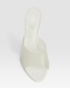 Mules in vernice bianco latte