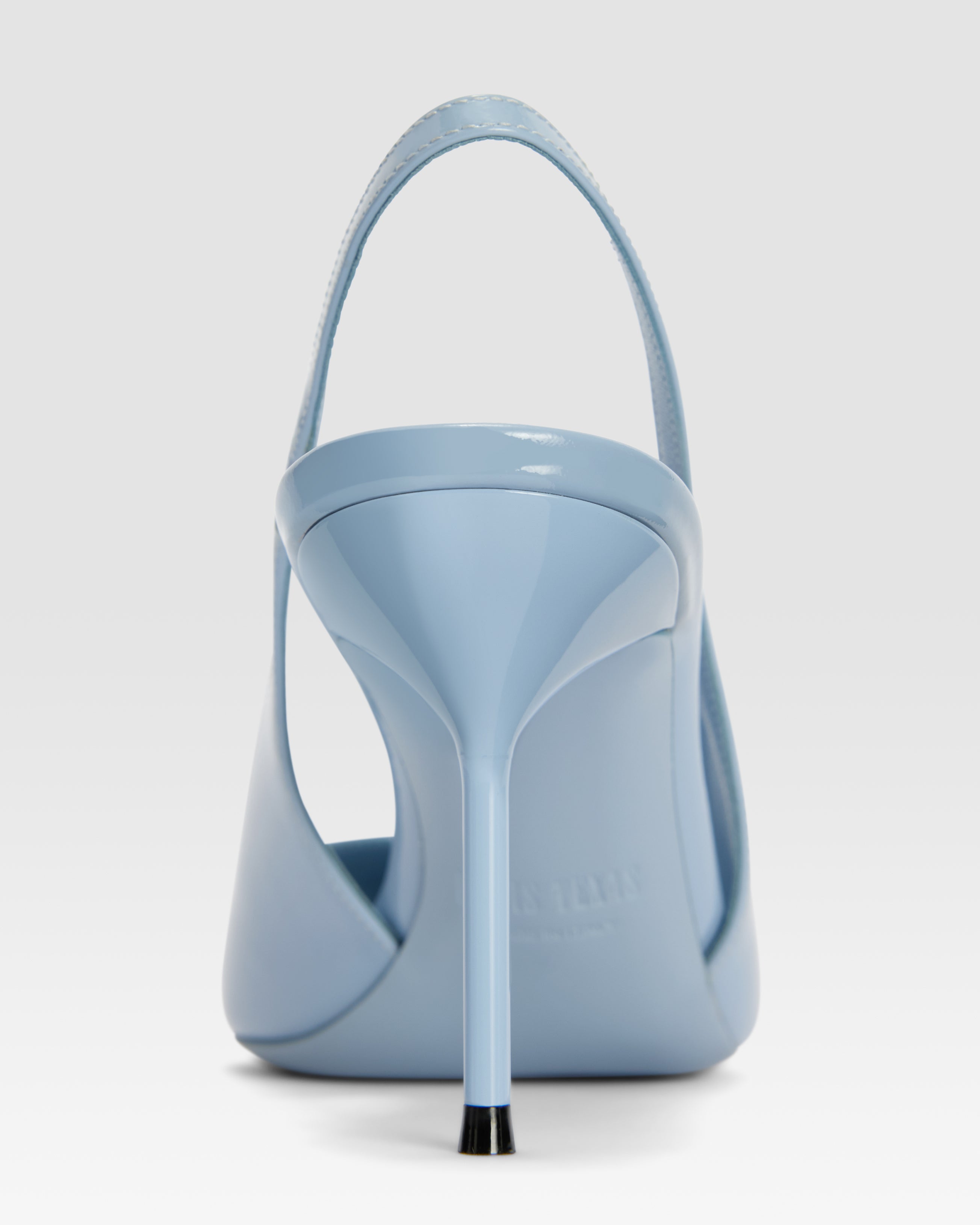 Slingbacks aus jeansfarbenem Lackleder