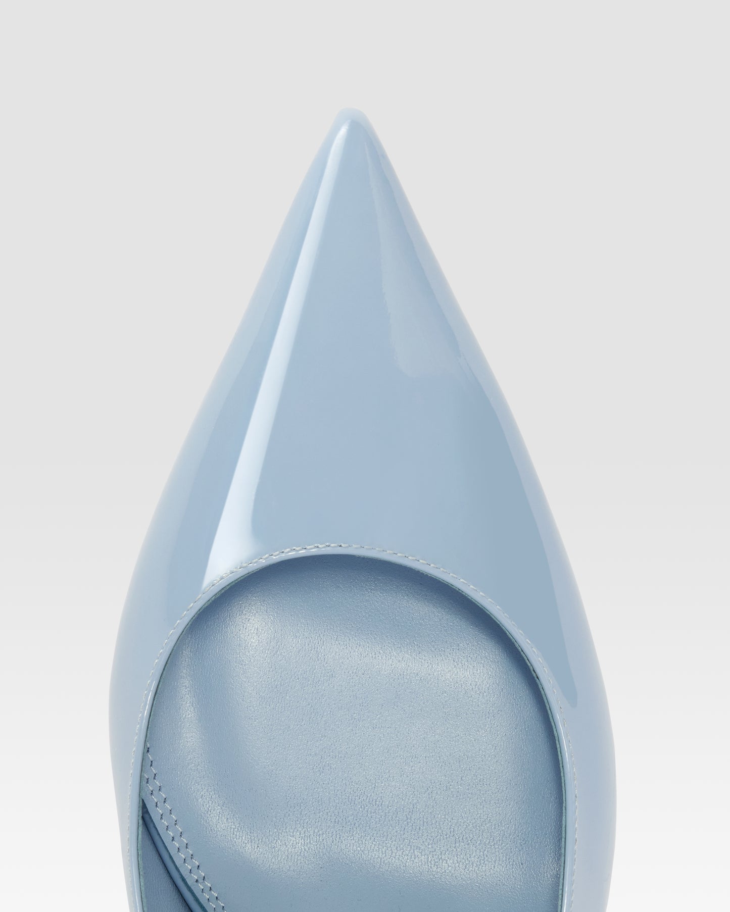 Slingbacks in denim-colored patent leather