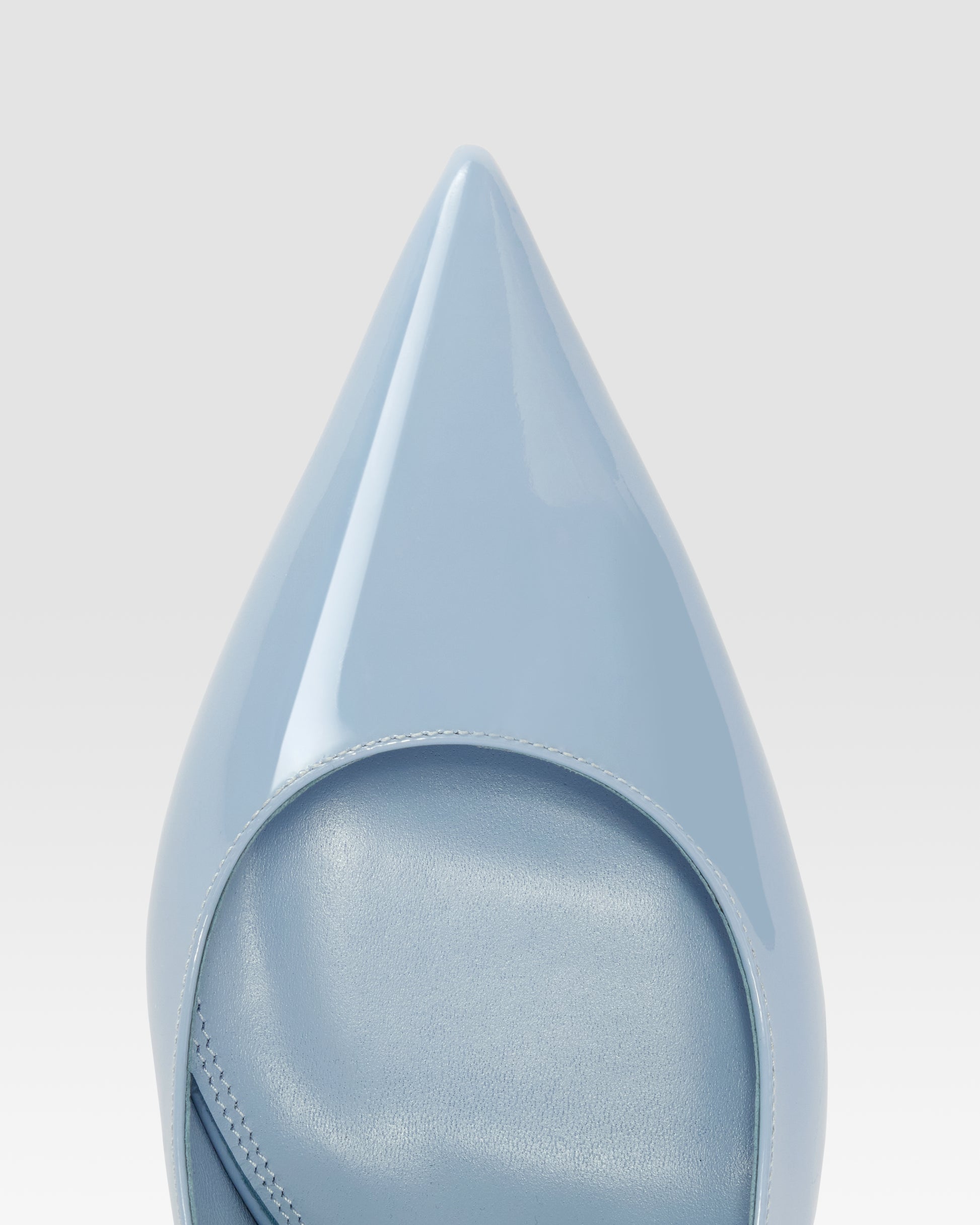 Slingbacks in denim-colored patent leather