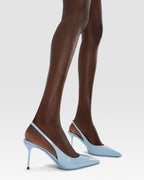 Slingbacks in denim-colored patent leather
