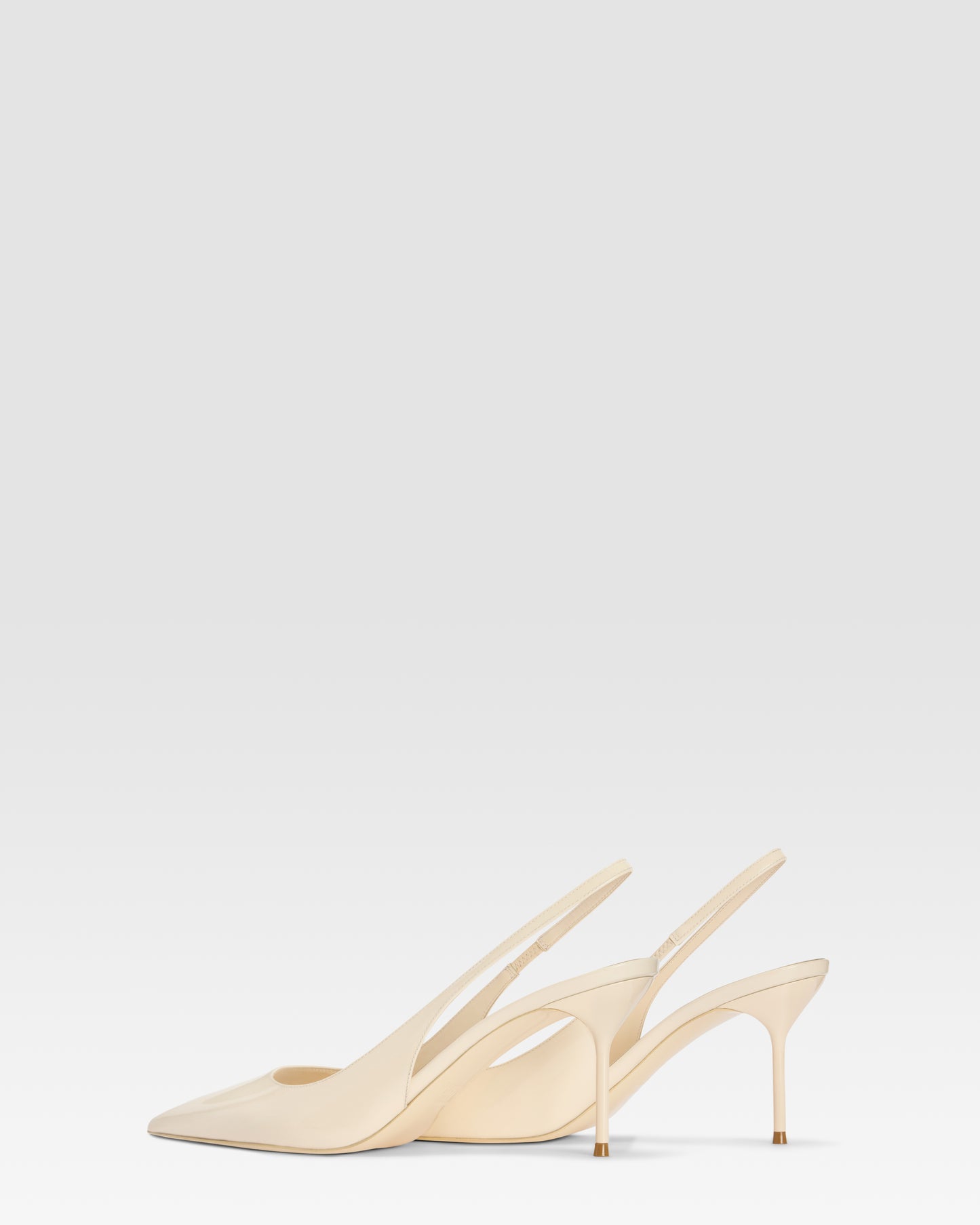 Slingbacks in ivory patent leather