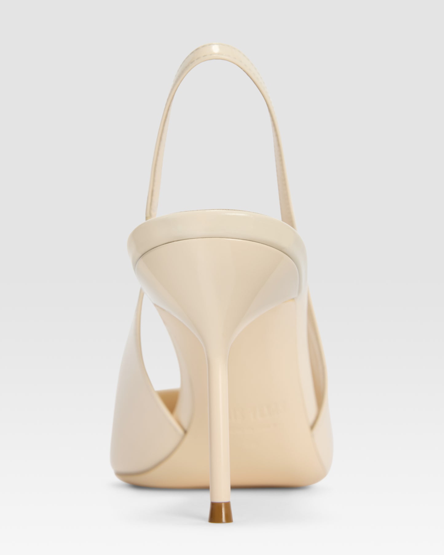 Slingbacks in ivory patent leather
