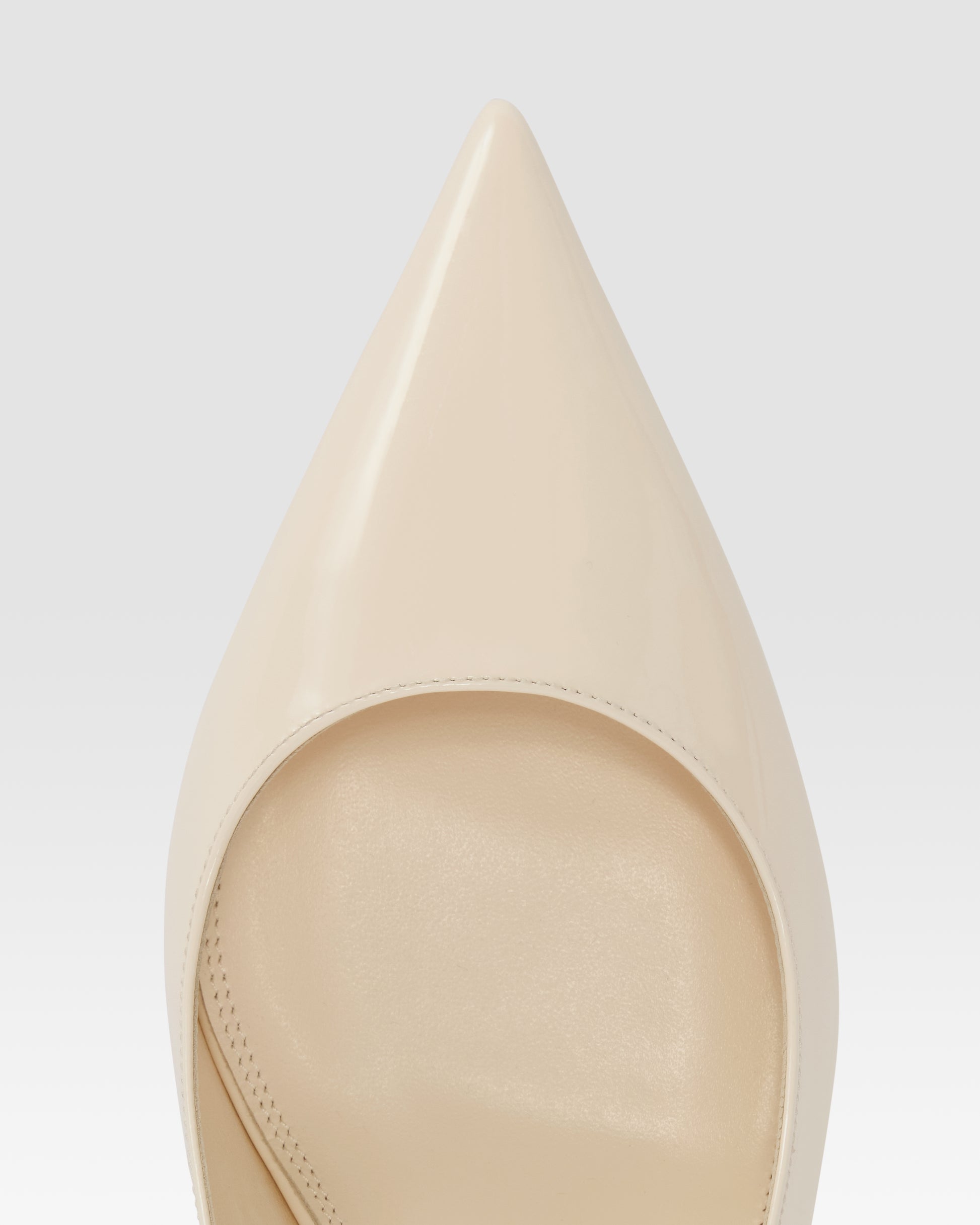 Slingbacks in ivory patent leather