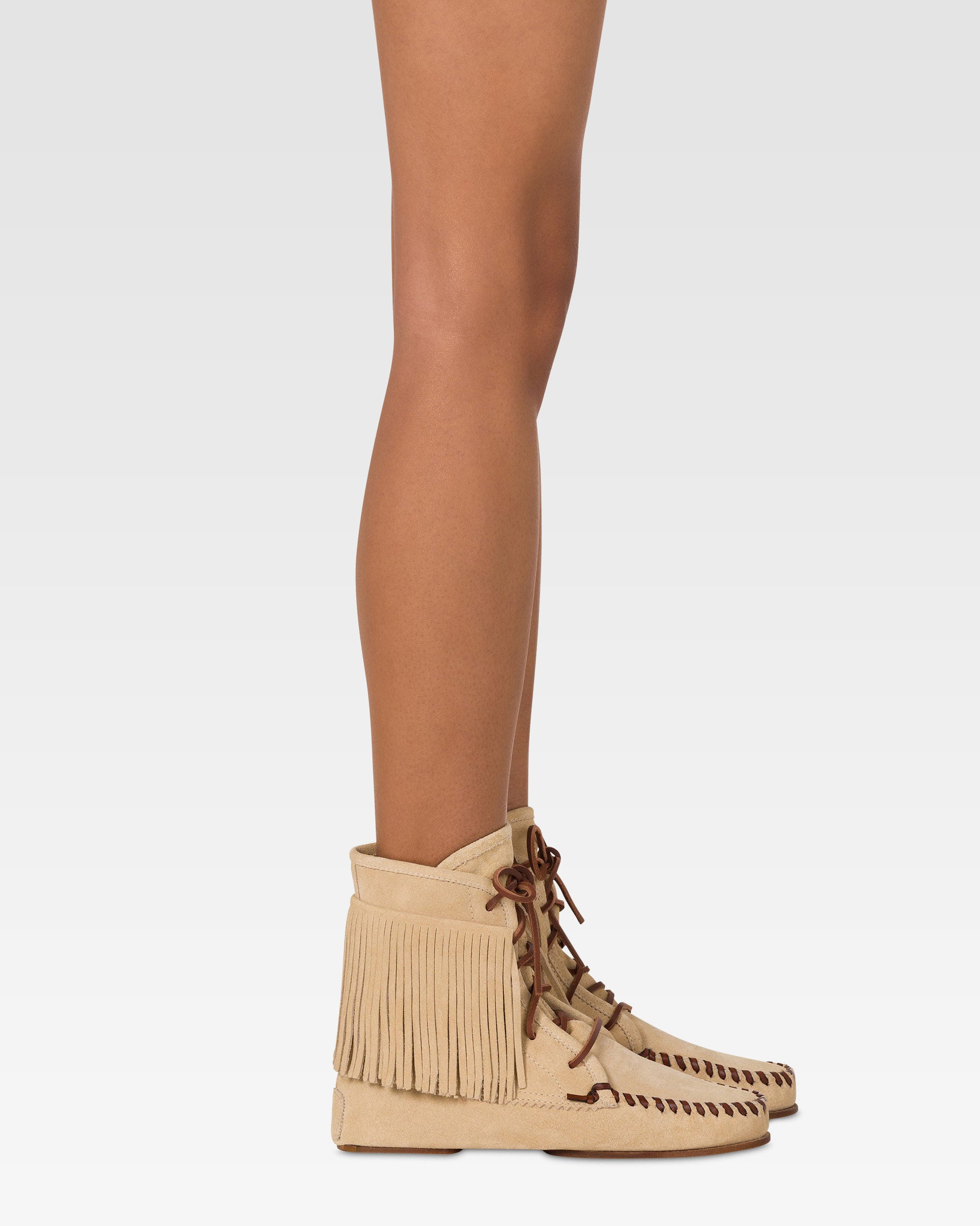 Botas en piel de ante color crudo