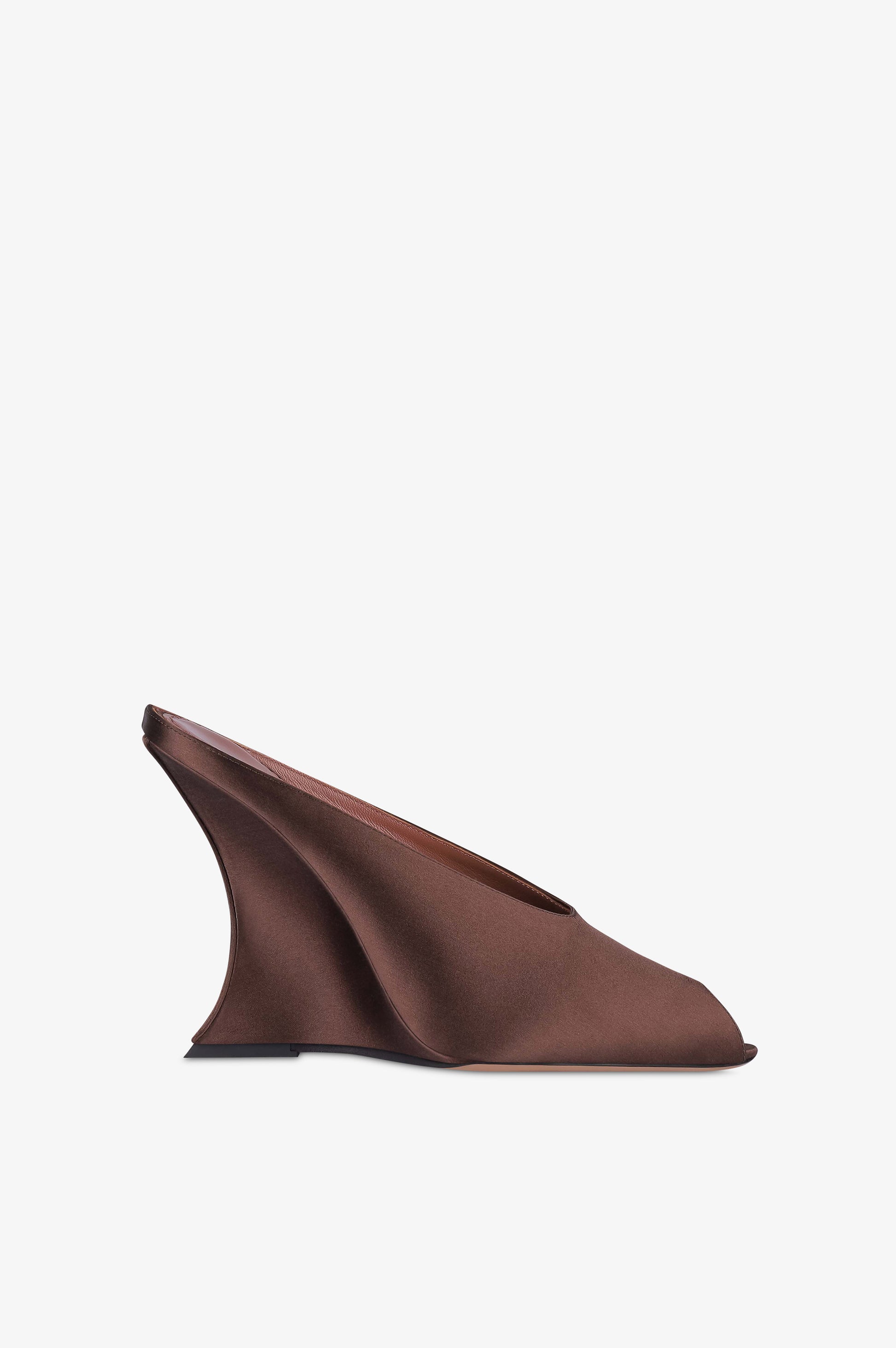 Sabots en satin ebene