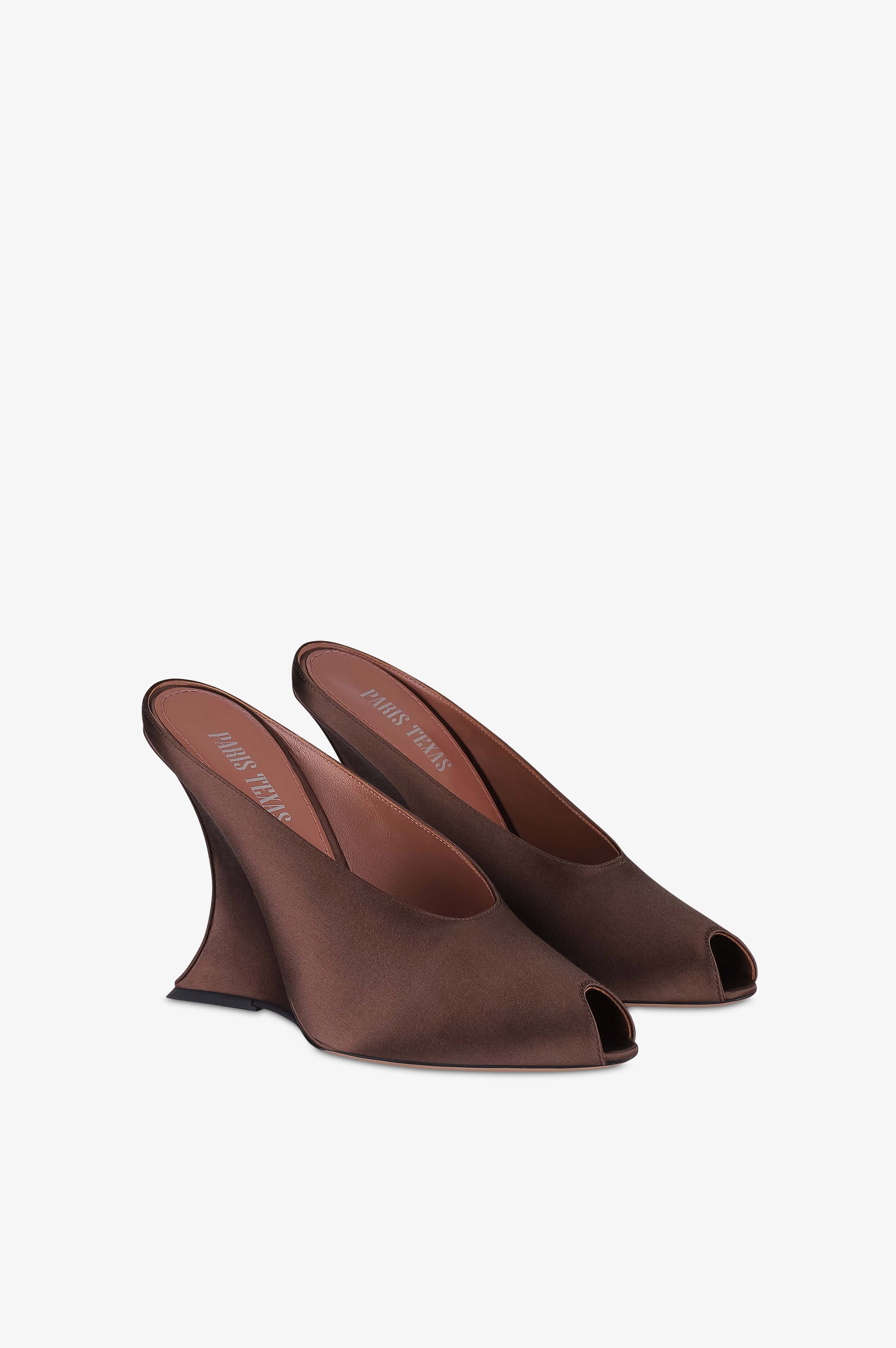 Sabots en satin ebene