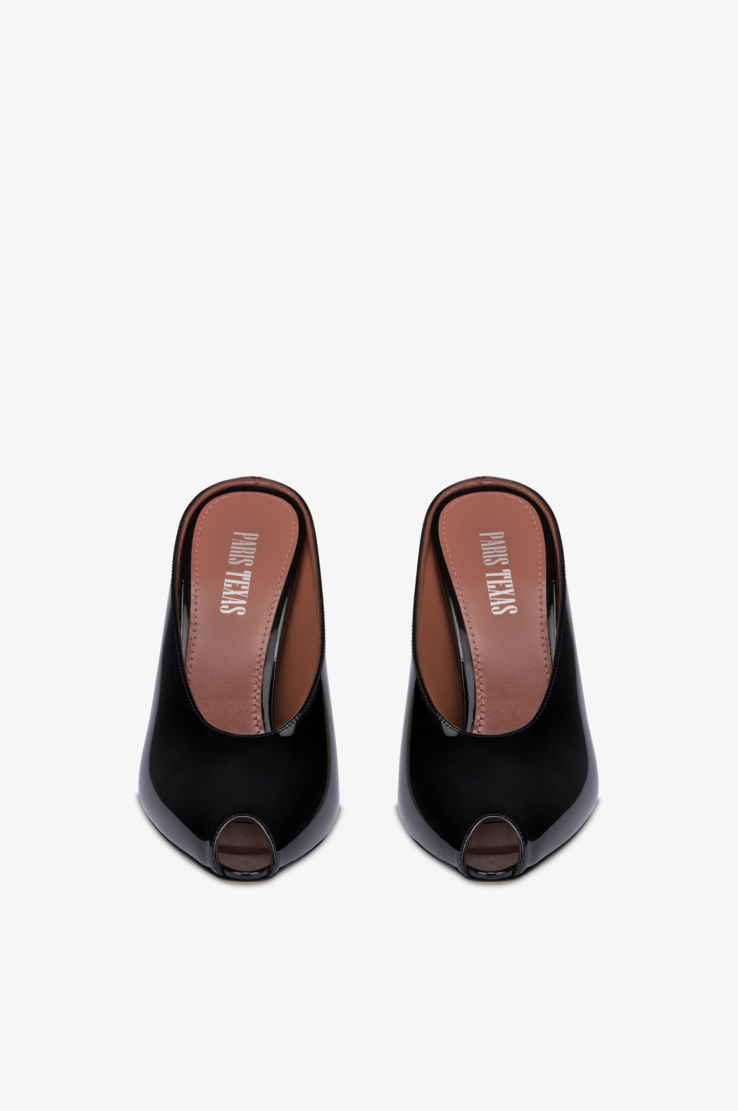 Sabots in black patent leather.