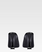 Sabots in black patent leather.