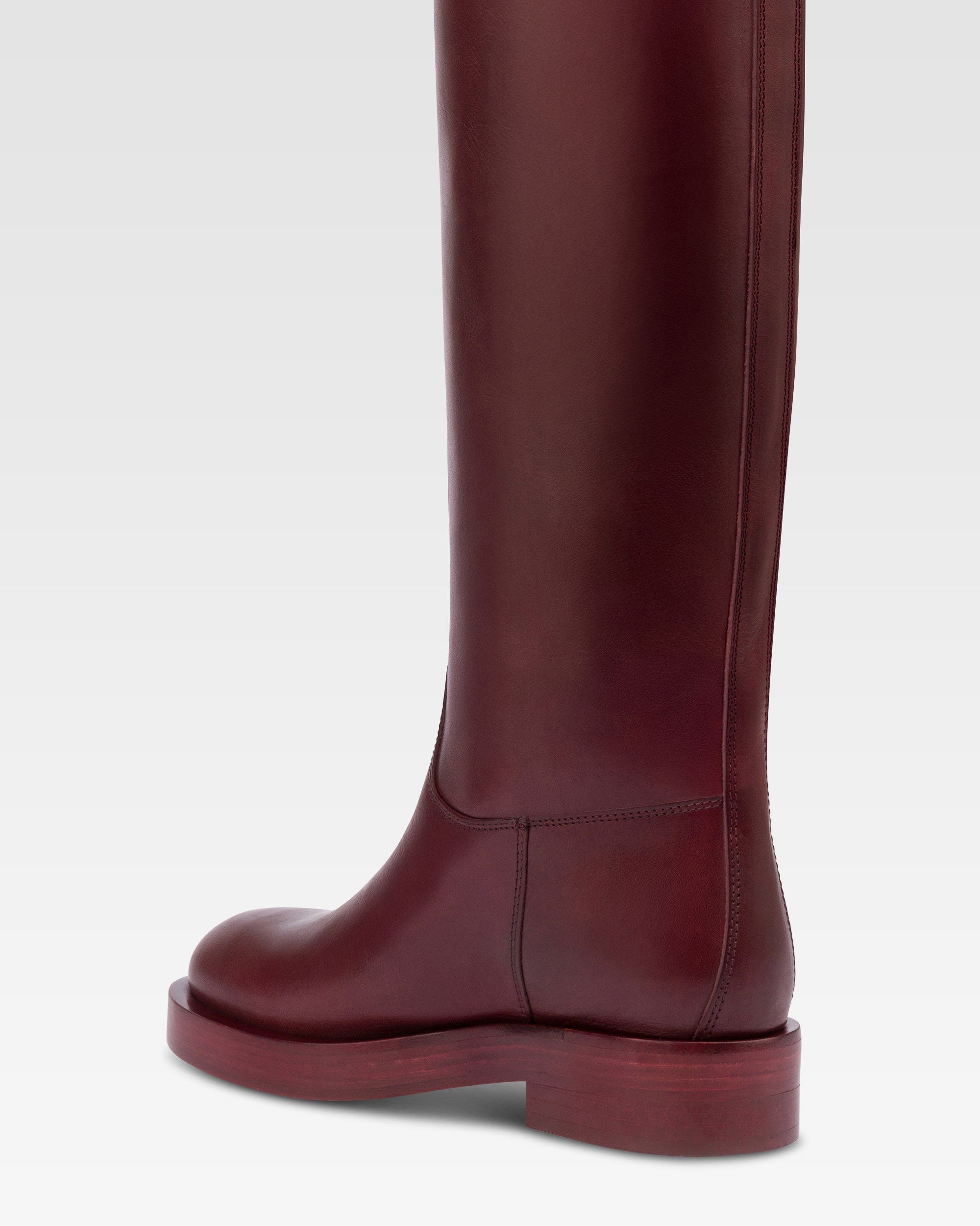 Botas de piel de becerro color rouge noir