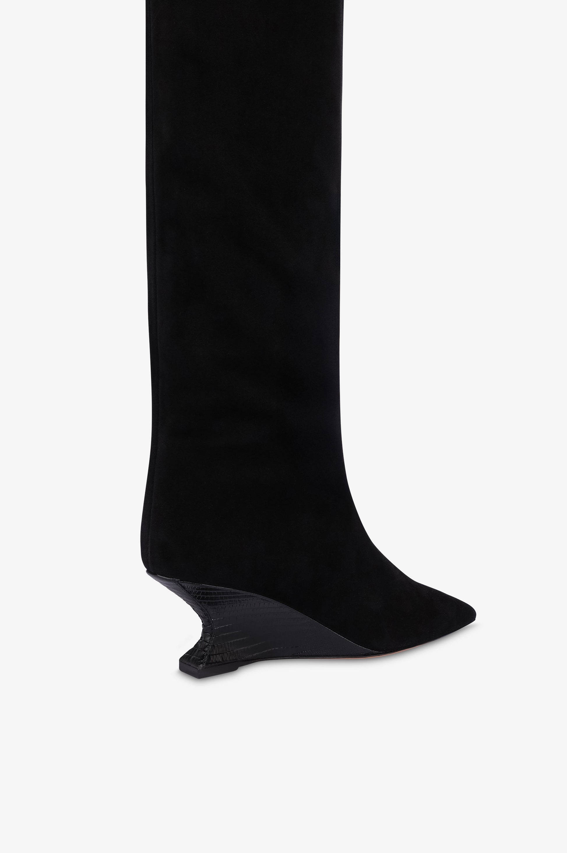 Bottes en cuir suede de veau couleur noire avec talon en cuir imprime lezard