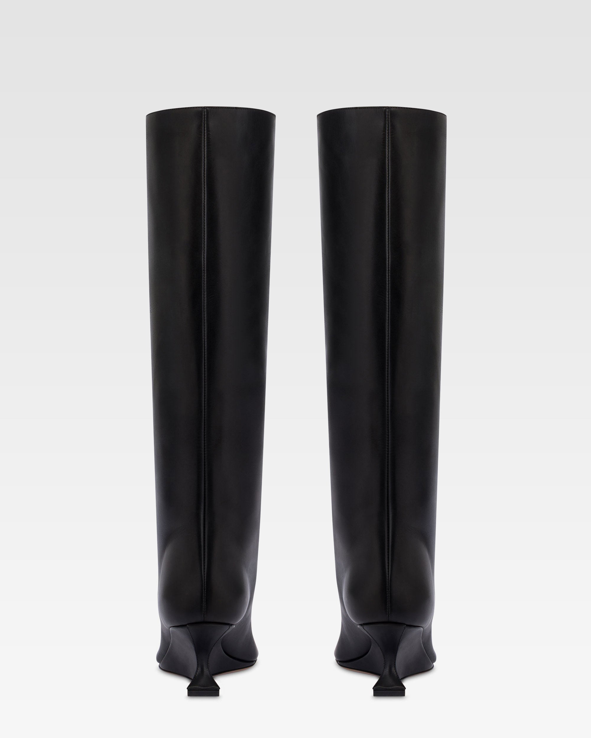 Stiefel aus schwarzem Kalbsleder.